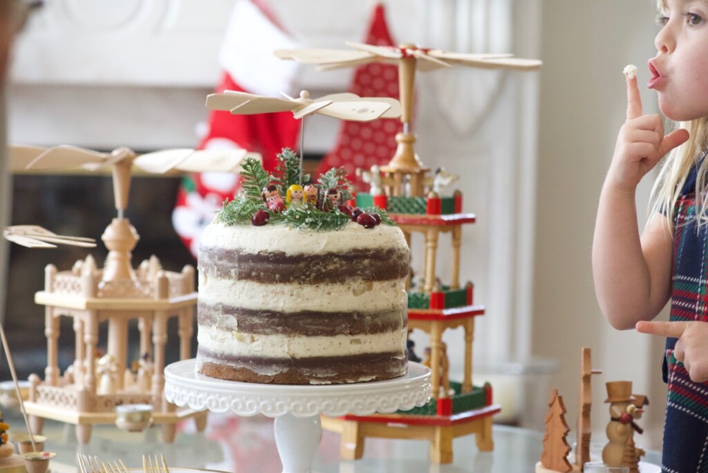 Layla Lion and Gingerbread Cake